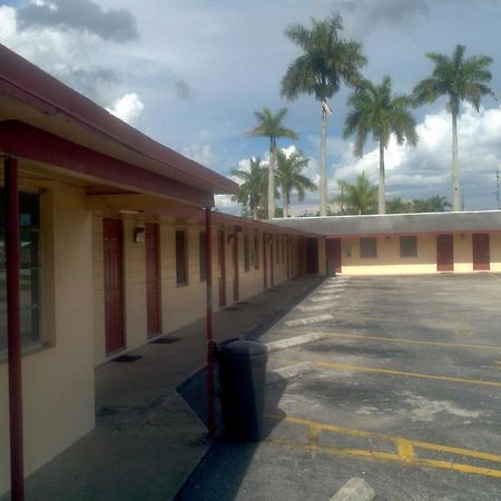 Palm City Motel フォートマイヤーズ エクステリア 写真
