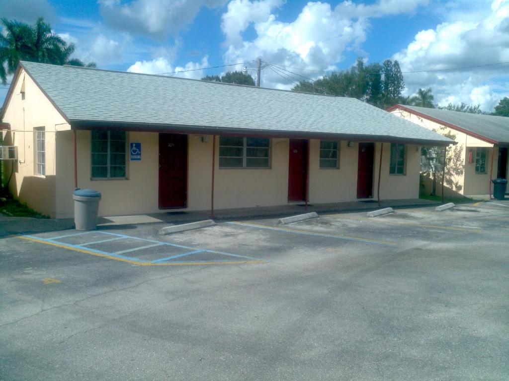 Palm City Motel フォートマイヤーズ エクステリア 写真